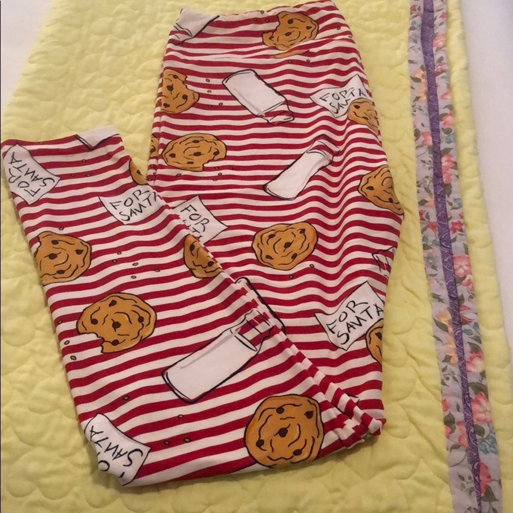 LuLaRoe TC Holiday leggings.